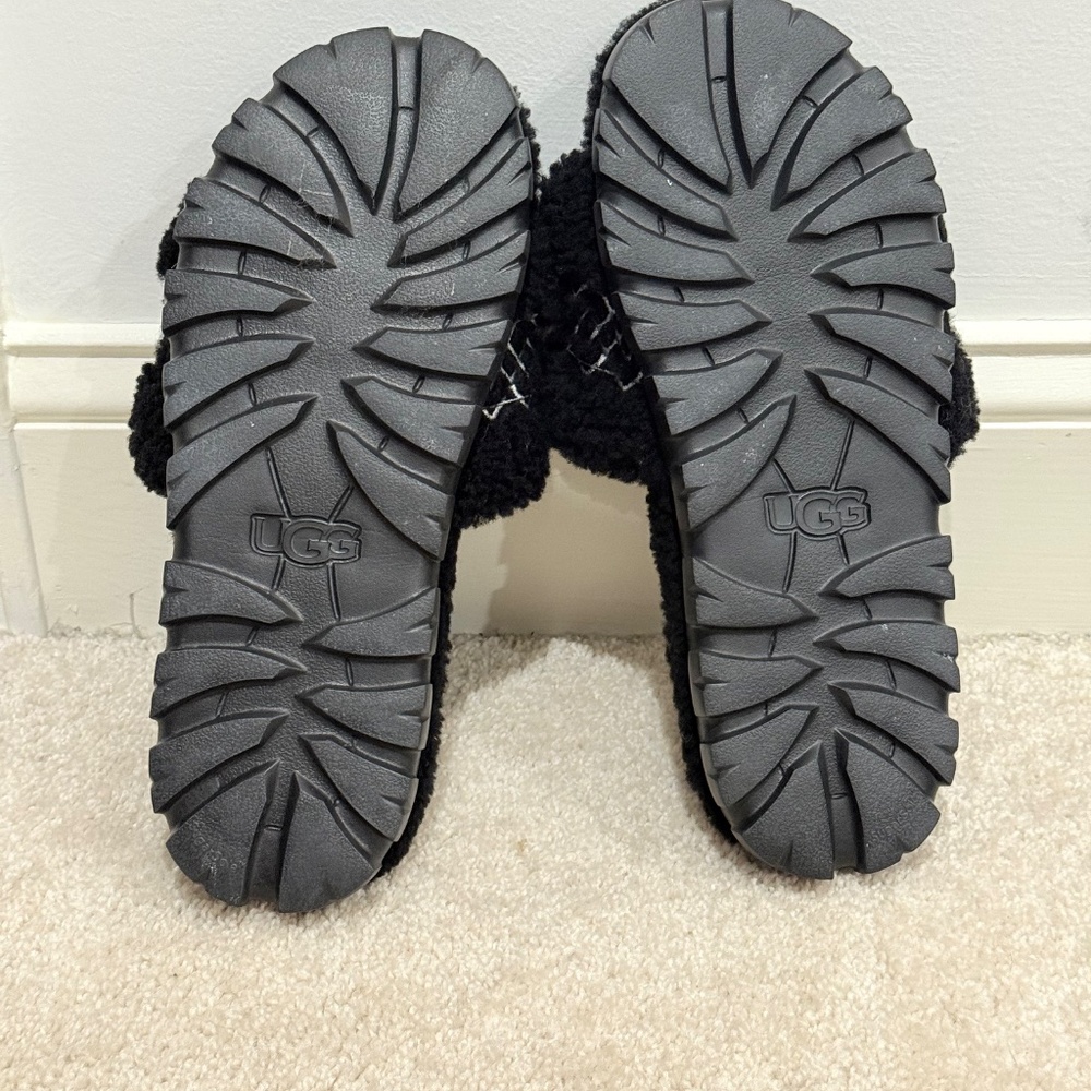 UGG Women’s Fluffy Slide Slippers – Black And White - Picture 4 of 5
